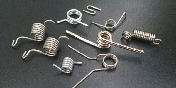 山東彈簧中的扭轉(zhuǎn)彈簧用到哪些行業(yè) 扭轉(zhuǎn)彈簧的圈數(shù)有什么不同？